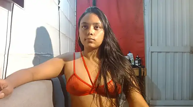 Snapshot of Chiara_petterson chatting on January 2025 04:59:01 AM Chiara petterson online show from January 2025 04:59:01 AM