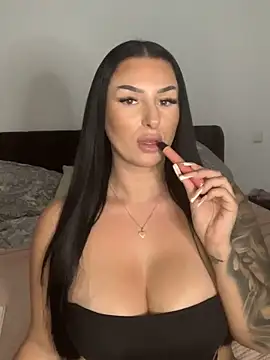 Mia-Bremer online show from September 2025 03:59:01 PM