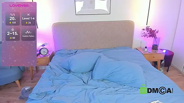 Snapshot of Wallflowerr chatting on December 2024 04:58:01 PM Wallflowerr online show from December 2024 04:58:01 PM