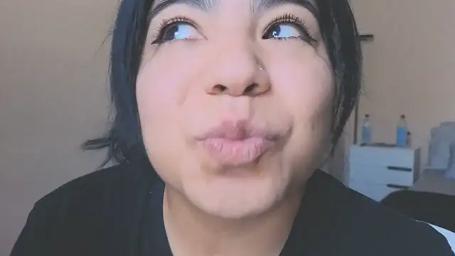 kimmiakiss22 online show from March 2025 07:46:01 PM