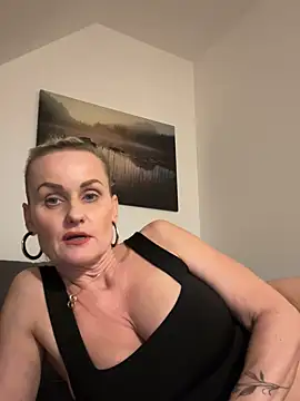 Daryyna online show from October 2025 05:53:02 PM