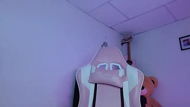 Snapshot of Dakota_bumm chatting on October 2025 08:05:01 PM Dakota bumm online show from October 2025 08:05:01 PM