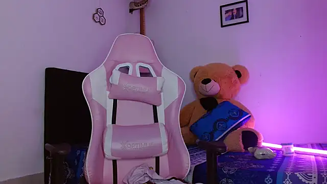 Snapshot of Dakota_bumm chatting on November 2025 07:57:01 PM Dakota bumm online show from November 2025 07:57:01 PM