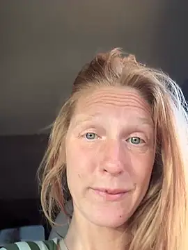 Snapshot of GoldenFlameGoddess chatting on July 2026 04:00:01 PM GoldenFlameGoddess online show from July 2026 04:00:01 PM