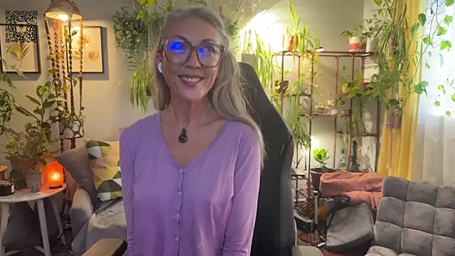 sunniedayz  online show from September 2025 04:10:02 PM