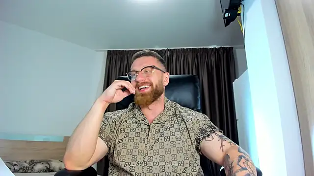 Snapshot of Findom_guy chatting on June 2026 04:22:01 PM Findom guy online show from June 2026 04:22:01 PM