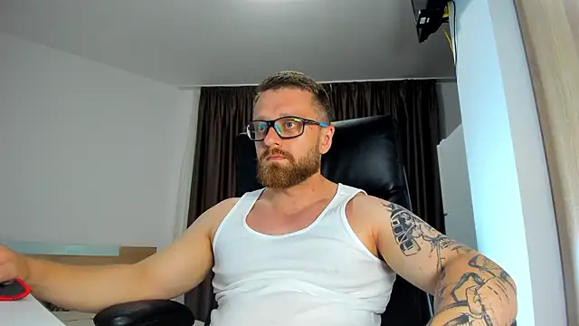 Snapshot of Findom_guy chatting on June 2026 07:04:01 PM Findom guy online show from June 2026 07:04:01 PM