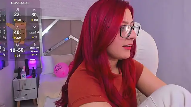 Snapshot of Zoe_Lennoxx chatting on December 2024 05:50:01 PM Zoe Lennoxx online show from December 2024 05:50:01 PM