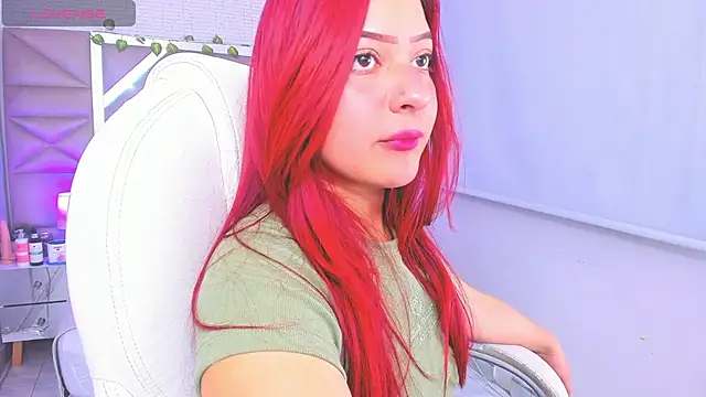 Snapshot of Zoe_Lennoxx chatting on January 2025 05:59:02 PM Zoe Lennoxx online show from January 2025 05:59:02 PM