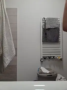 ToplessDragonxh online show from April 2026 09:42:02 PM