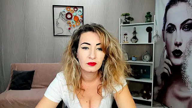 Cassandra Hotty online show from December 2024 08:59:01 AM