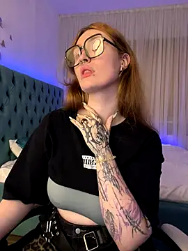  Chlo  e online show from October 2025 09:35:02 PM