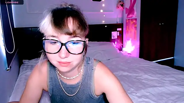 Cosmo Riri online show from September 2025 05:00:01 AM