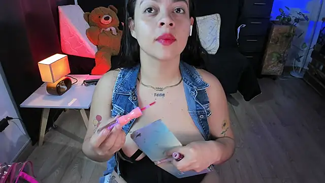 Cuttiealice online show from March 2025 05:35:02 PM