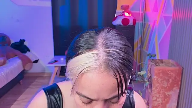 Cuttiealice online show from November 2025 12:39:02 PM