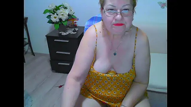 Hyllda online show from March 2025 10:09:02 PM