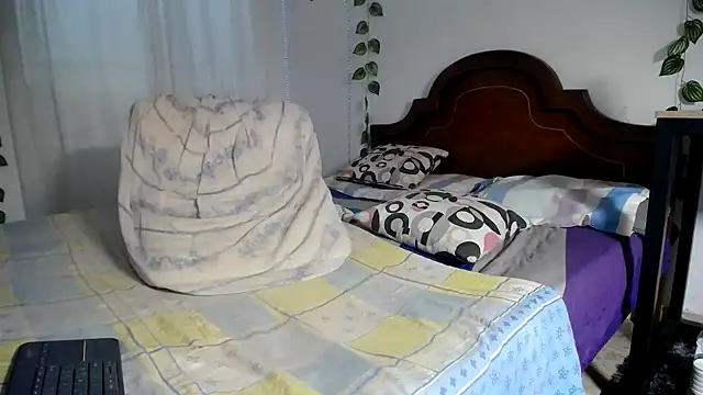 Snapshot of ivonne__hott1 chatting on September 2025 04:06:01 PM ivonne hott1 online show from September 2025 04:06:01 PM