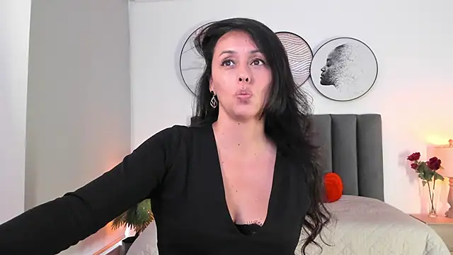 SaharaGarcia   online show from February 2025 10:20:02 PM