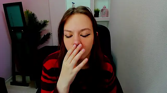 Persephoni online show from December 2024 05:37:02 AM