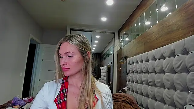 Snapshot of FitKate chatting on December 2024 04:39:01 AM FitKate online show from December 2024 04:39:01 AM