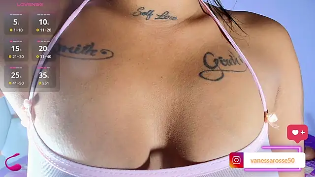 Julieth Rossi online show from October 2025 10:51:02 PM