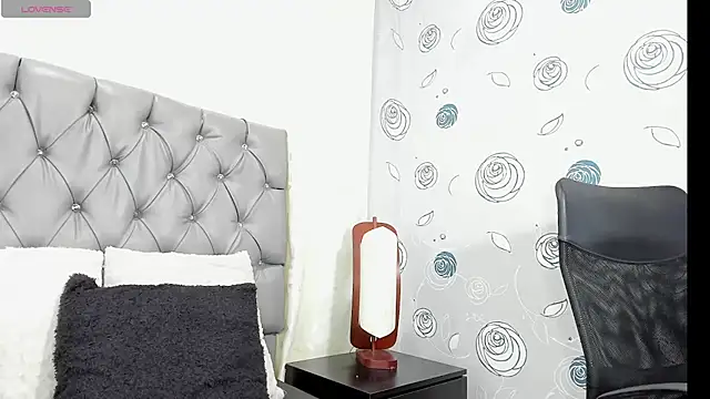 luna evaa online show from October 2025 02:27:01 PM