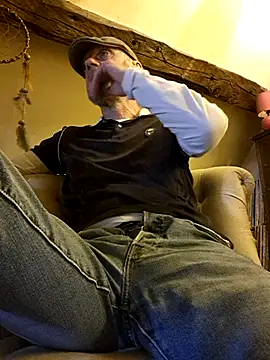 Snapshot of eddouxxx78 chatting on April 2026 04:31:02 PM eddouxxx78 online show from April 2026 04:31:02 PM
