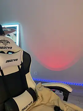 julia fly online show from March 2026 08:44:02 AM