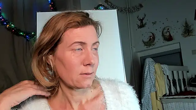 Snapshot of Lola_Belgium chatting on December 2024 04:48:02 PM Lola Belgium online show from December 2024 04:48:02 PM