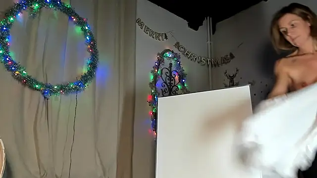 Snapshot of Lola_Belgium chatting on December 2024 04:17:01 PM Lola Belgium online show from December 2024 04:17:01 PM