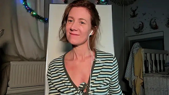 Snapshot of Lola_Belgium chatting on January 2025 02:41:01 PM Lola Belgium online show from January 2025 02:41:01 PM