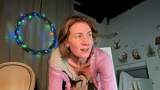 Snapshot of Lola_Belgium chatting on January 2025 09:32:01 PM Lola Belgium online show from January 2025 09:32:01 PM