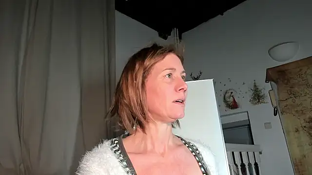 Snapshot of Lola_Belgium chatting on February 2025 04:36:01 PM Lola Belgium online show from February 2025 04:36:01 PM