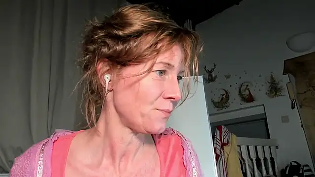Snapshot of Lola_Belgium chatting on February 2025 05:30:01 PM Lola Belgium online show from February 2025 05:30:01 PM