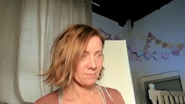Snapshot of Lola_Belgium chatting on February 2025 02:44:02 PM Lola Belgium online show from February 2025 02:44:02 PM
