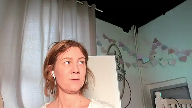 Snapshot of Lola_Belgium chatting on February 2025 01:05:01 PM Lola Belgium online show from February 2025 01:05:01 PM