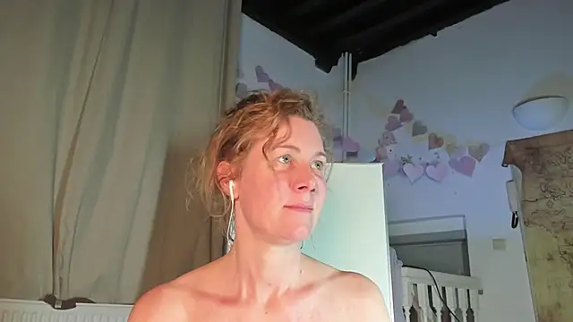 Snapshot of Lola_Belgium chatting on March 2025 08:04:01 PM Lola Belgium online show from March 2025 08:04:01 PM