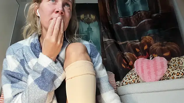 Snapshot of Lola_Belgium chatting on October 2025 07:20:01 AM Lola Belgium online show from October 2025 07:20:01 AM