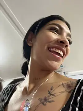 LauraAristizabal online show from December 2024 01:27:02 PM