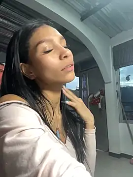 LauraAristizabal online show from December 2024 10:48:01 PM
