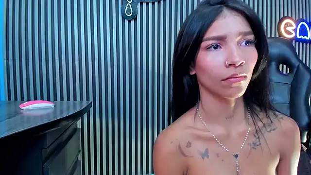 LauraAristizabal online show from January 2025 04:27:01 PM