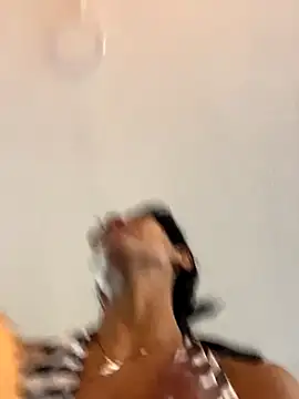 Snapshot of LauraAristizabal chatting on October 2025 12:46:01 PM LauraAristizabal online show from October 2025 12:46:01 PM