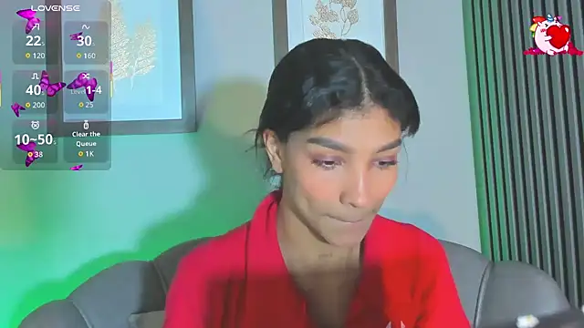 Snapshot of LauraAristizabal chatting on October 2025 11:47:01 PM LauraAristizabal online show from October 2025 11:47:01 PM