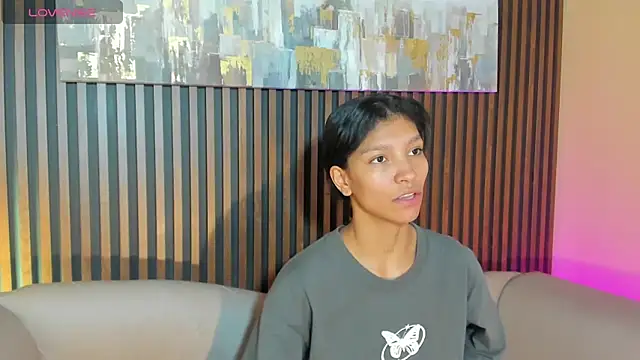 Snapshot of LauraAristizabal chatting on October 2025 12:38:02 PM LauraAristizabal online show from October 2025 12:38:02 PM