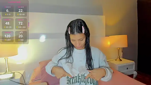 Snapshot of LauraAristizabal chatting on November 2025 12:38:02 PM LauraAristizabal online show from November 2025 12:38:02 PM