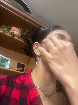 LauraAristizabal online show from April 2026 12:31:01 PM