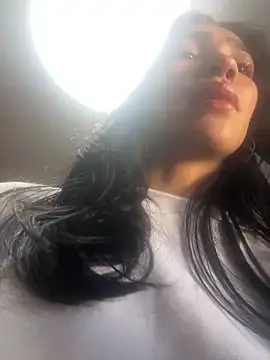 LauraAristizabal online show from June 2026 12:00:02 PM