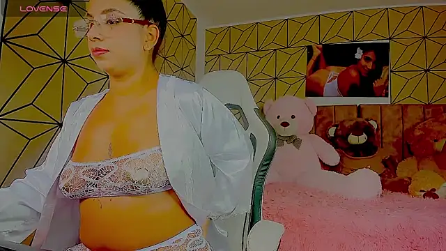 vane lopez  online show from April 2026 06:57:02 PM