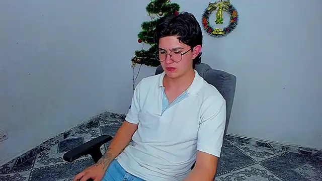 Snapshot of patrik_027 chatting on December 2024 09:39:01 PM patrik 027 online show from December 2024 09:39:01 PM