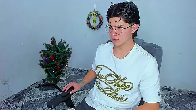 Snapshot of patrik_027 chatting on December 2024 07:32:02 PM patrik 027 online show from December 2024 07:32:02 PM